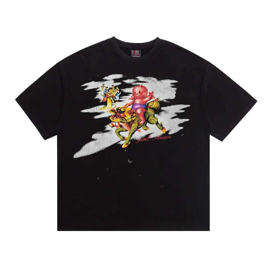 saint michael's new Red Boy and the Seven Fairies retro print old Vintage loose short-sleeved T-shirt. Digital white ink direct injection. The fabric is breathable and the pattern is three-dimensional and clear. Fabric: Double yarn 240g Style number: S886 Size: S-M-L-XL Color: Washed black Price: P118